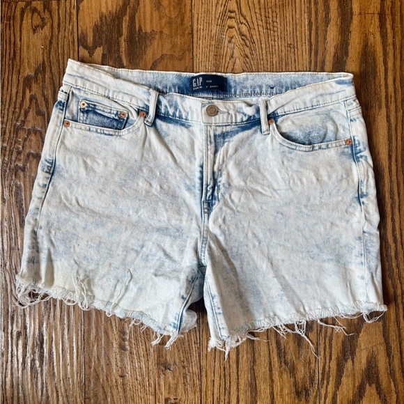 GAP Acid Wash 5” Jean Shorts Raw Hem Cutoffs - Picture 1 of 4